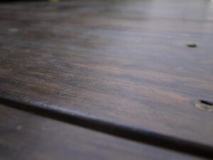 Cera per mobili fatta in casa: ecco la ricetta per legno lucido e protetto